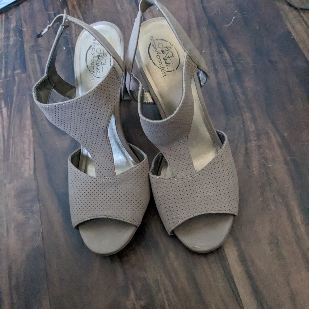 Women's size 8 heels
